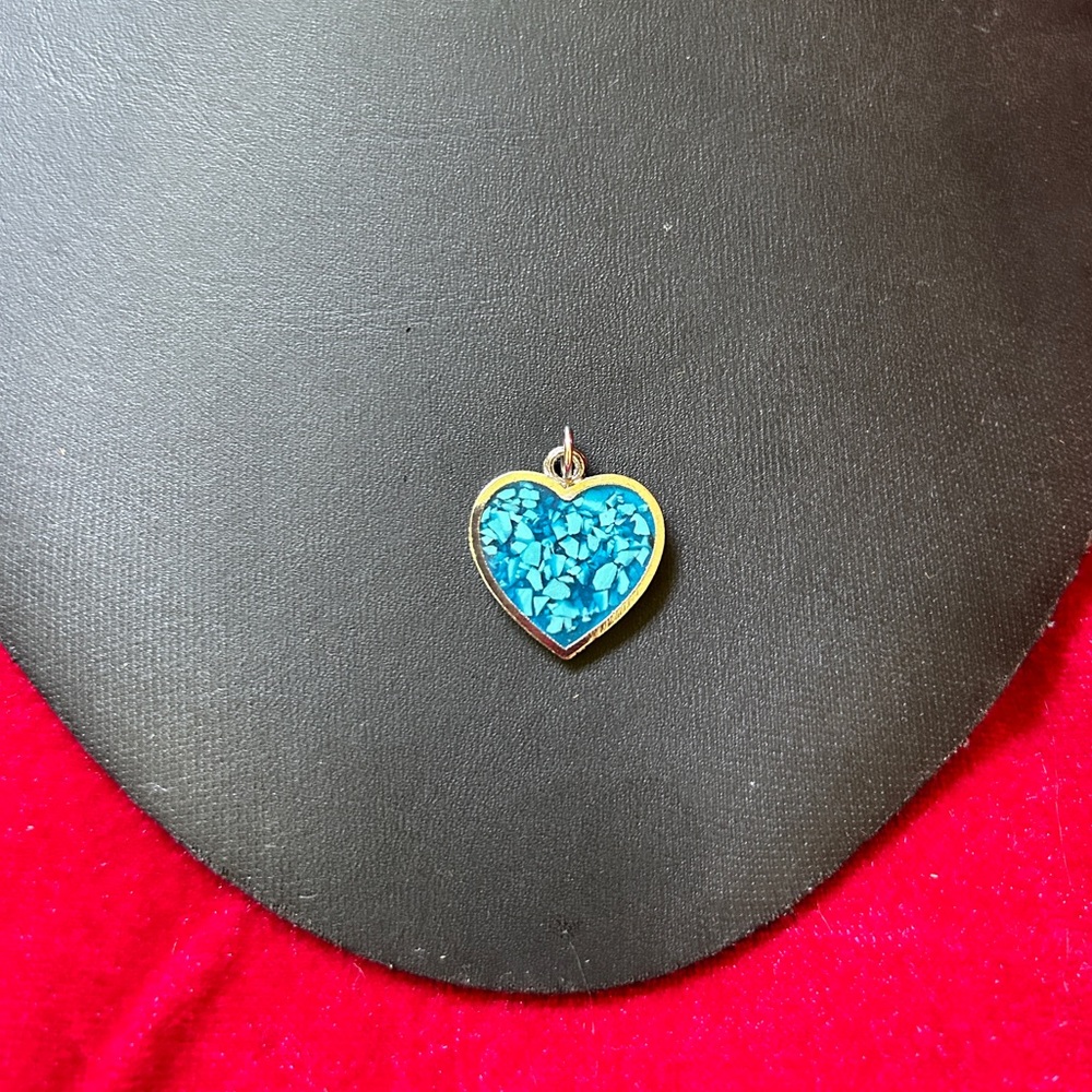 DEADSTOCK VINTAGE SILVER PLATED CRUSHED TURQUOISE HEART PENDANT HEART NECKLACE